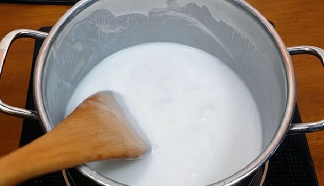 Nước cốt dừa sau khi nấu xong