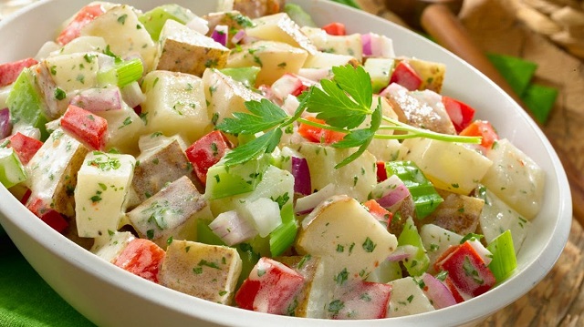 Ăn salad khoai tây để giảm cân