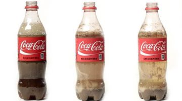 Chất cacbon dioxit trong Coca gây ra hiện tượng sủi bọt
