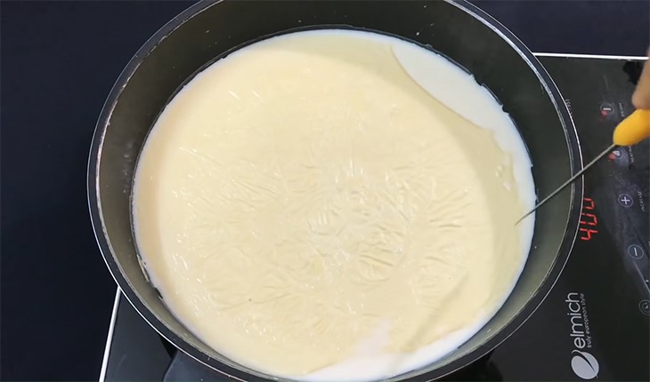 Khi nấu sữa đậu một thời gian sẽ xuất hiện lớp váng đậu nổi lên bề mặt