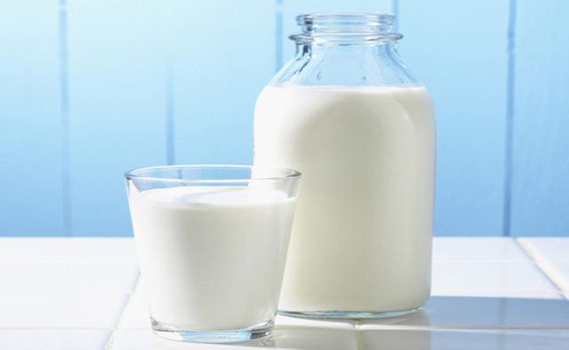 Lưu ý tuyệt đối không được uống sữa vào buổi sáng khi bụng chưa có gì vì chúng sẽ khiến cho dạ dày của bạn bị tổn thương và lâu dần sẽ ảnh hưởng xấu