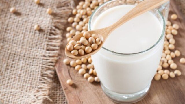 Sữa đậu nành đã có lượng đường nên nếu bạn uống nhiều hơn 2 ly trong ngày thì cơ thể sẽ nạp thêm một lượng đường nữa