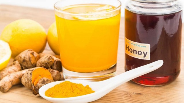Uống mật ong với tinh bột nghệ