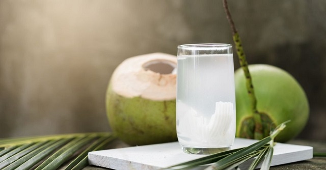 Nước dừa giúp cải thiện tình trạng da